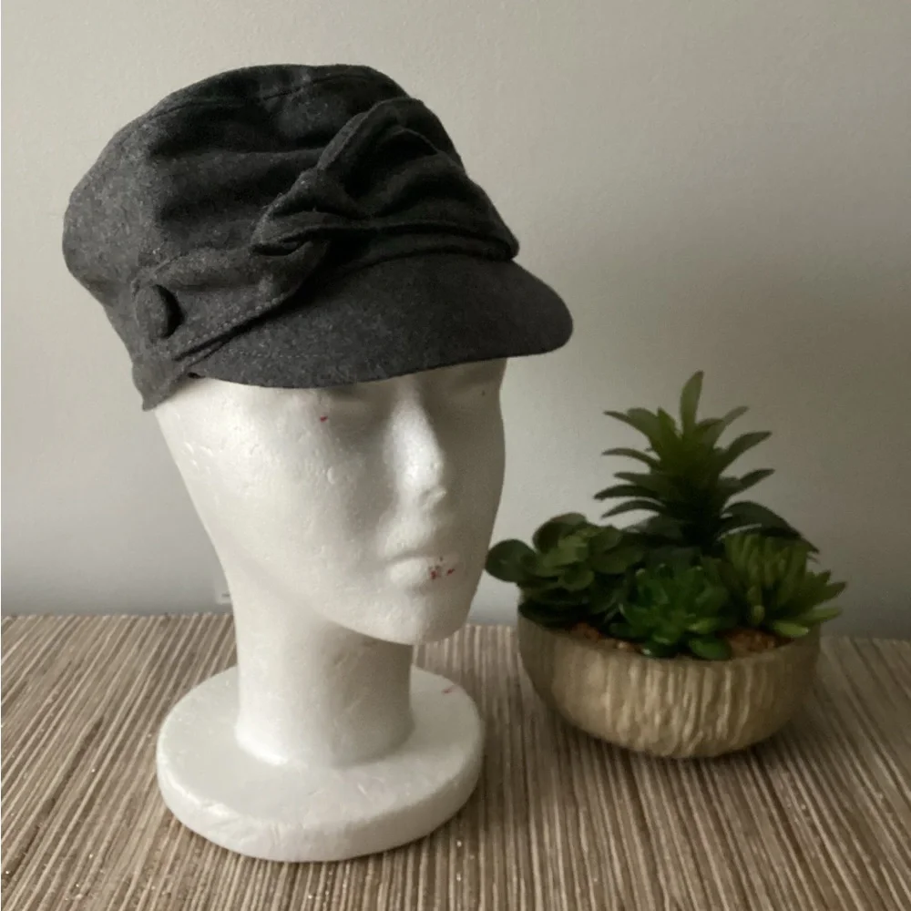 NWT Y2K Grey Capped Brim Bratz Hat Nine West OS - Picture 3 of 4